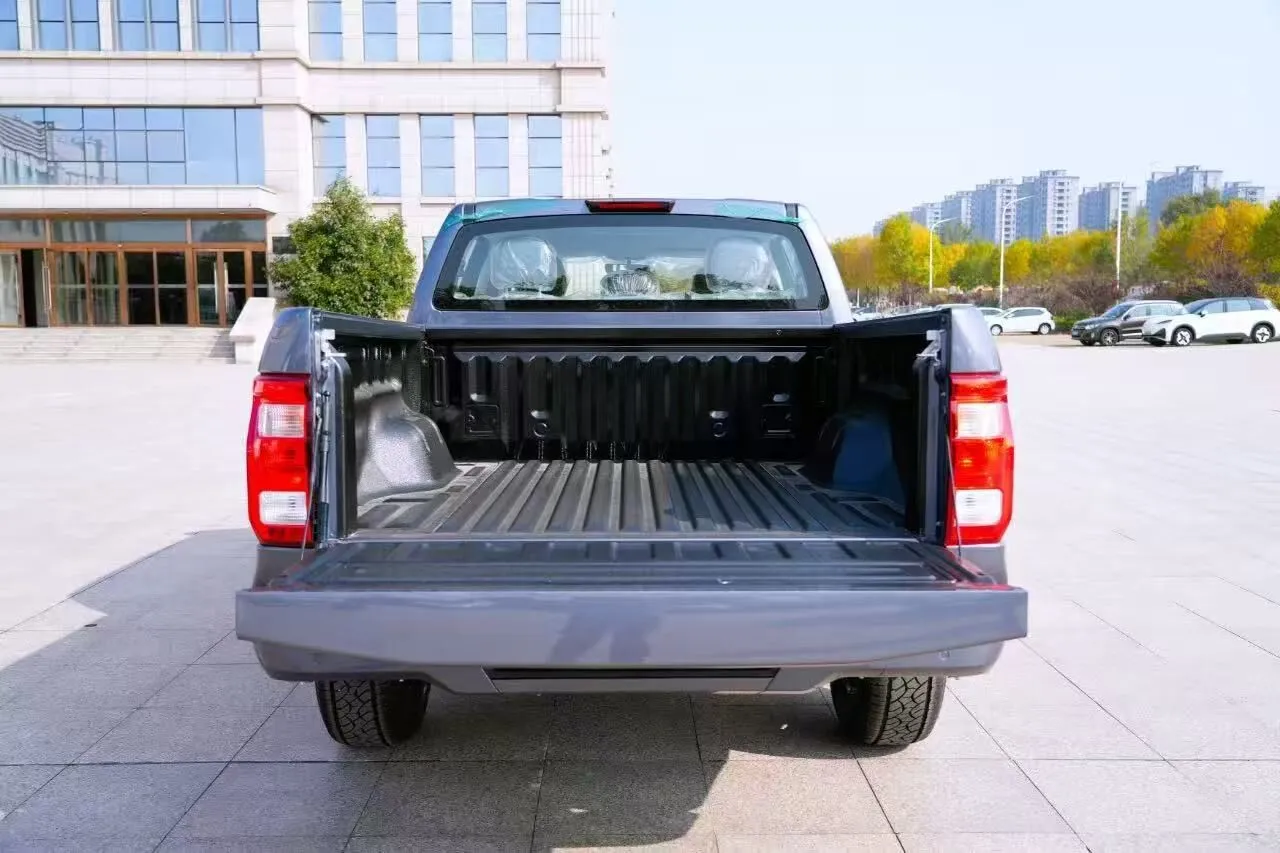 Hot Sale Tunland G7 Right Rudder 2WD Pickup with Diesel Automatic Transmission Thumbnail 6