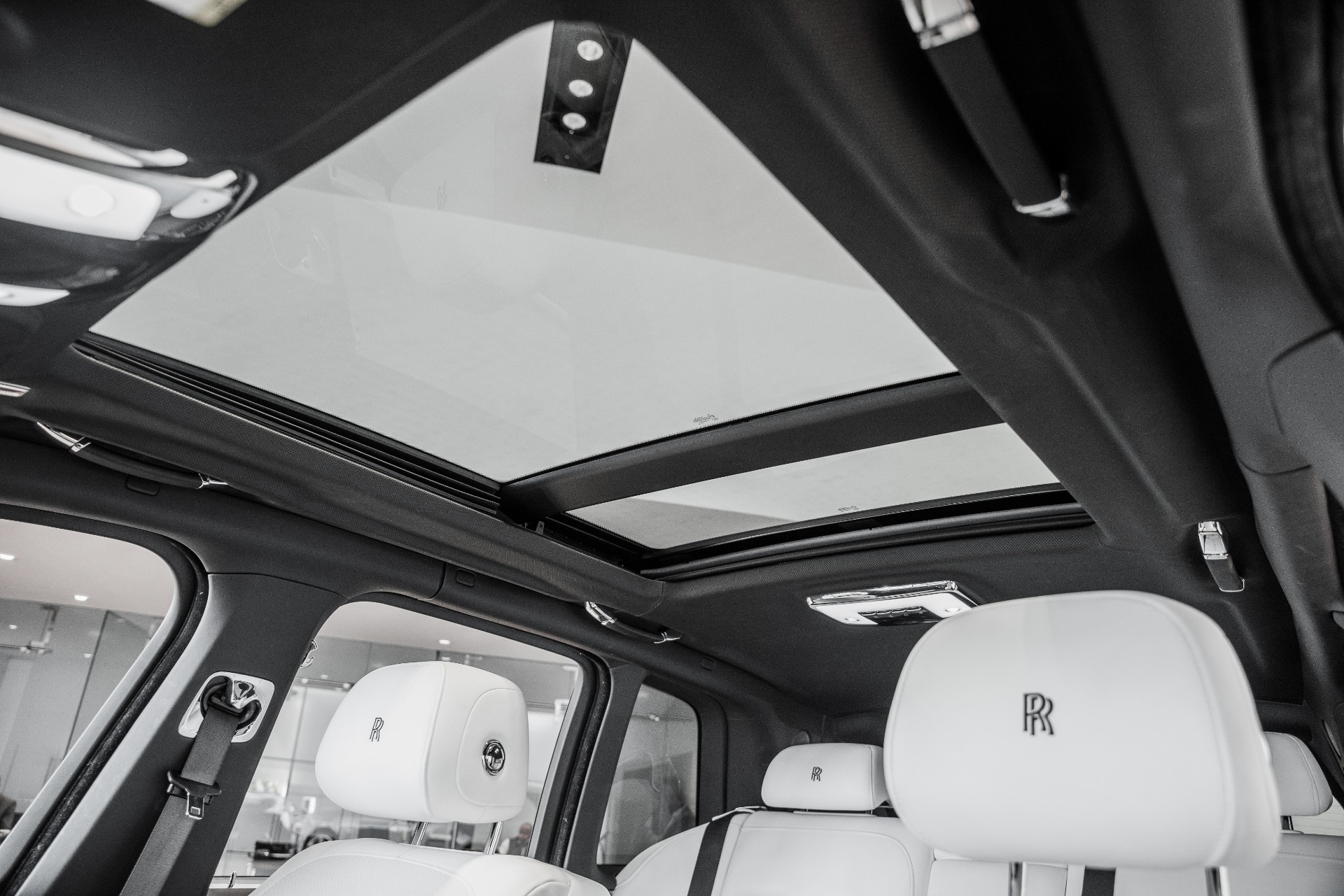 Rolls-Royce Cullinan Luxury SUV — image 3