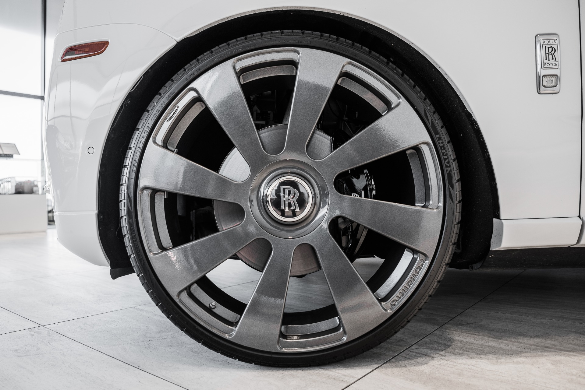 Rolls-Royce Cullinan Luxury SUV — image 5