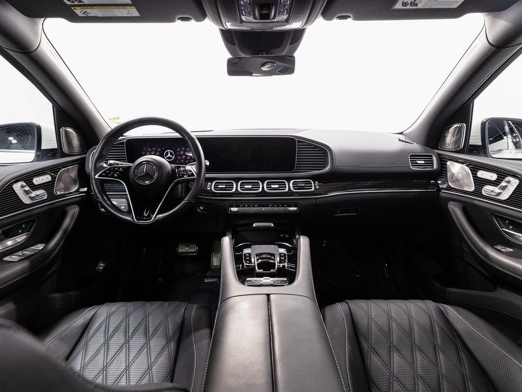 Mercedes-Benz Maybach GLS 600 — image 2
