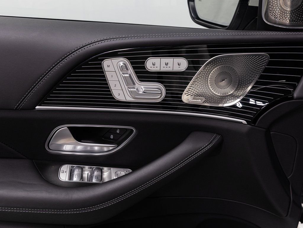 Mercedes-Benz Maybach GLS 600 Thumbnail 8