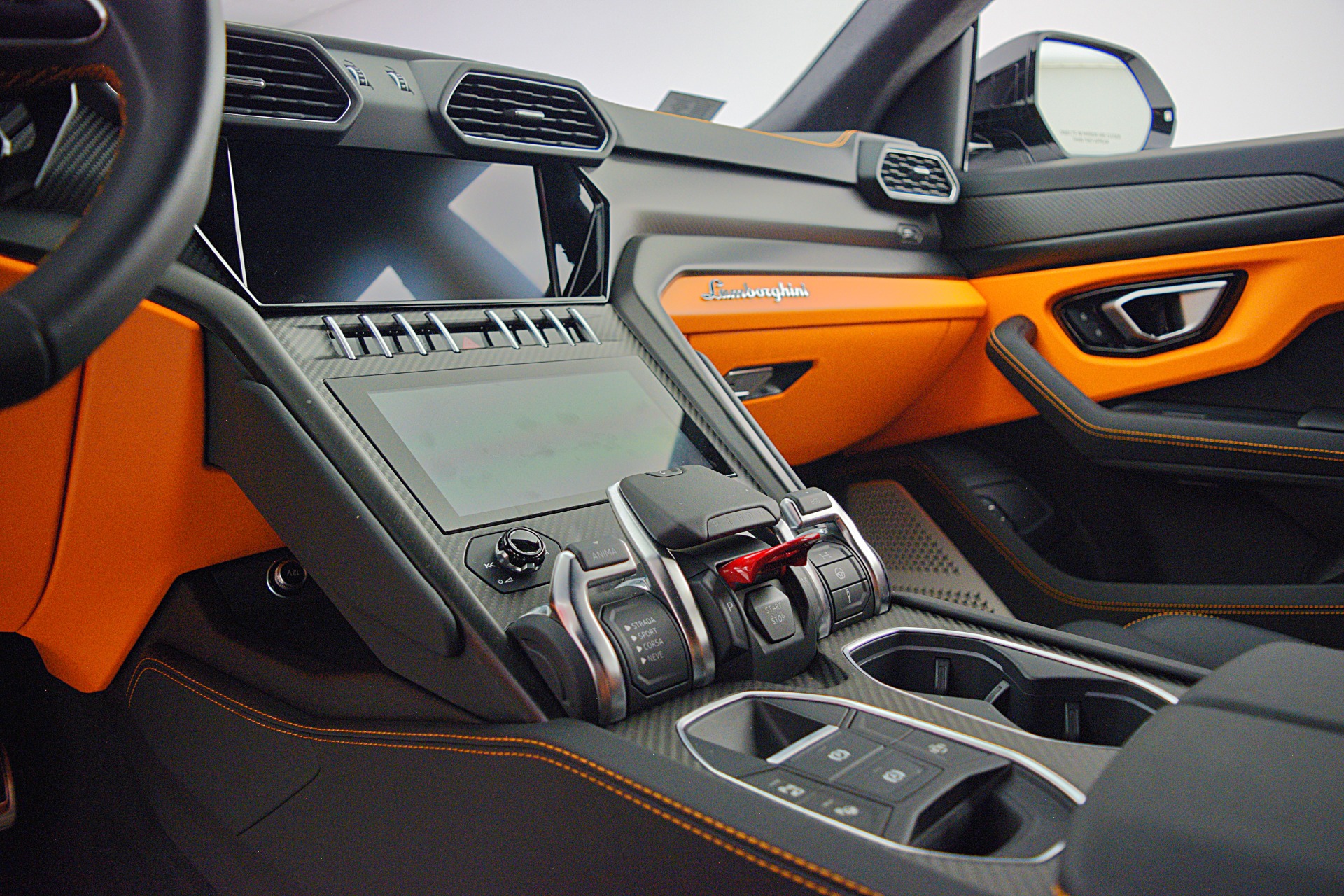 Lamborghini Urus Luxury SUV — image 4