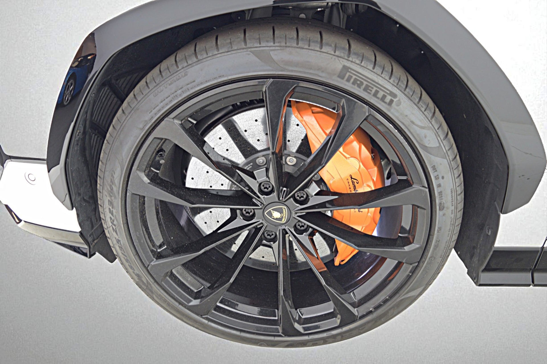 Lamborghini Urus Luxury SUV — image 5