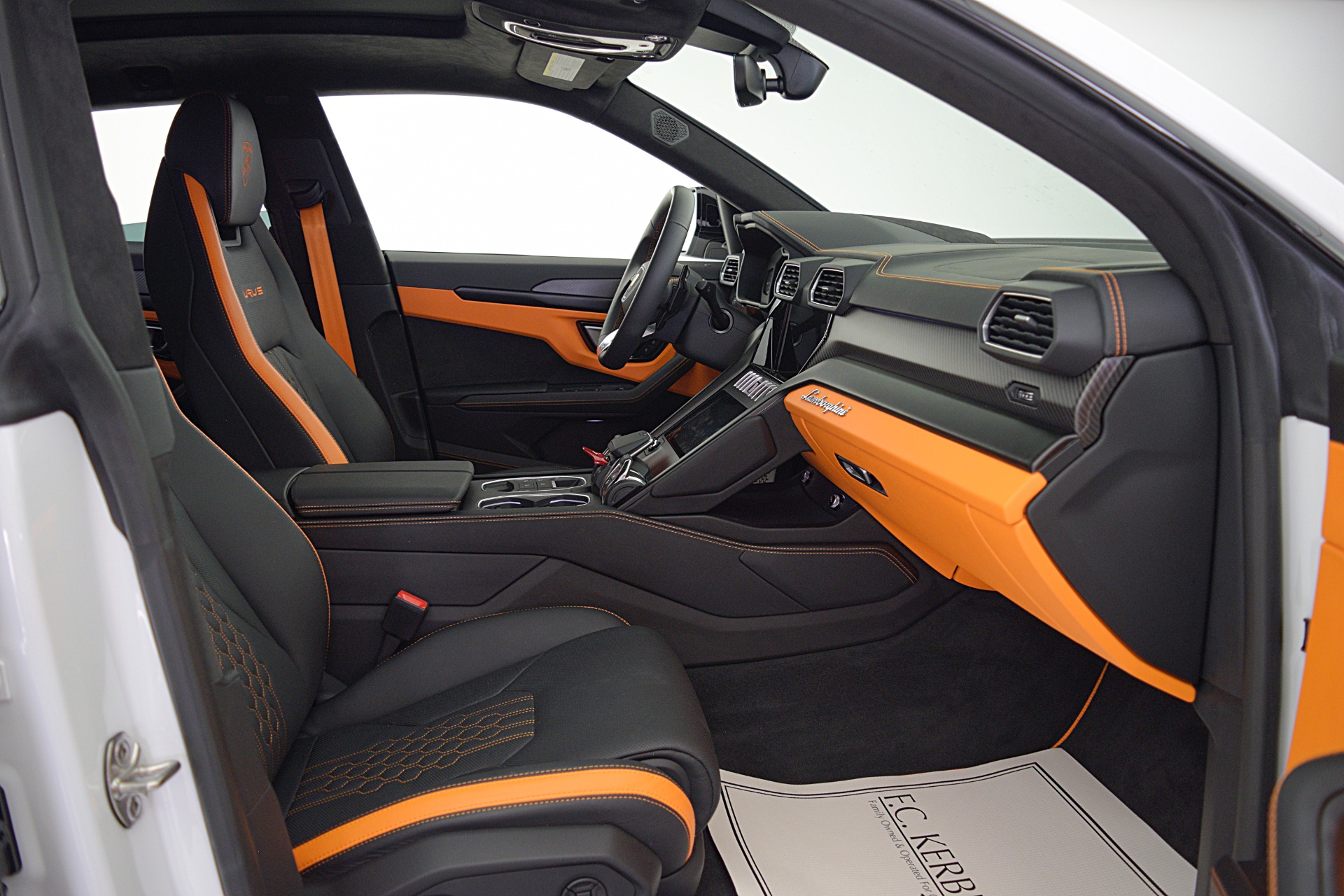Lamborghini Urus Luxury SUV Thumbnail 8