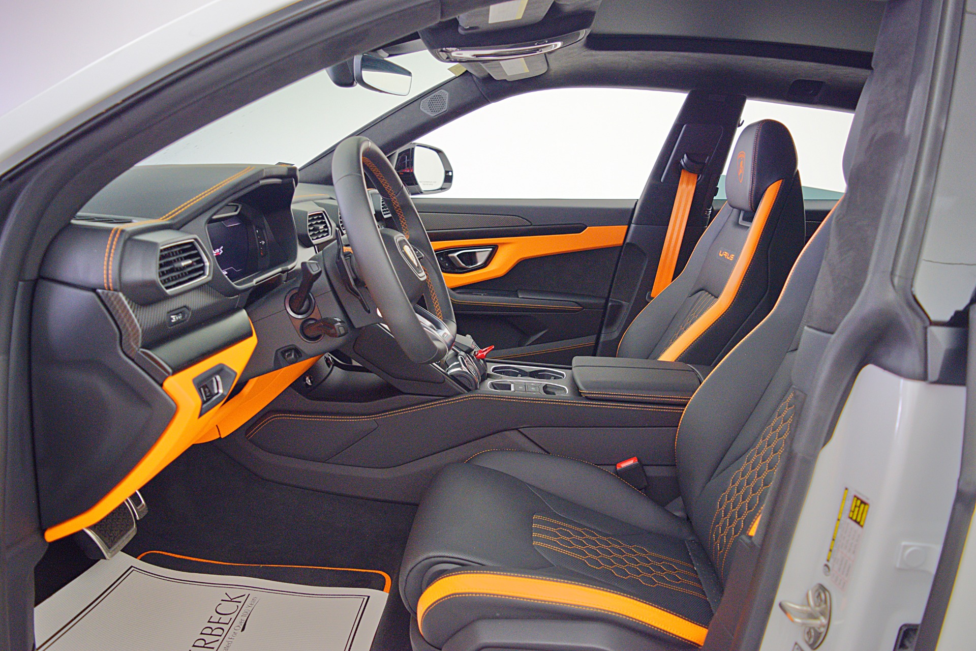 Lamborghini Urus Luxury SUV Thumbnail 9