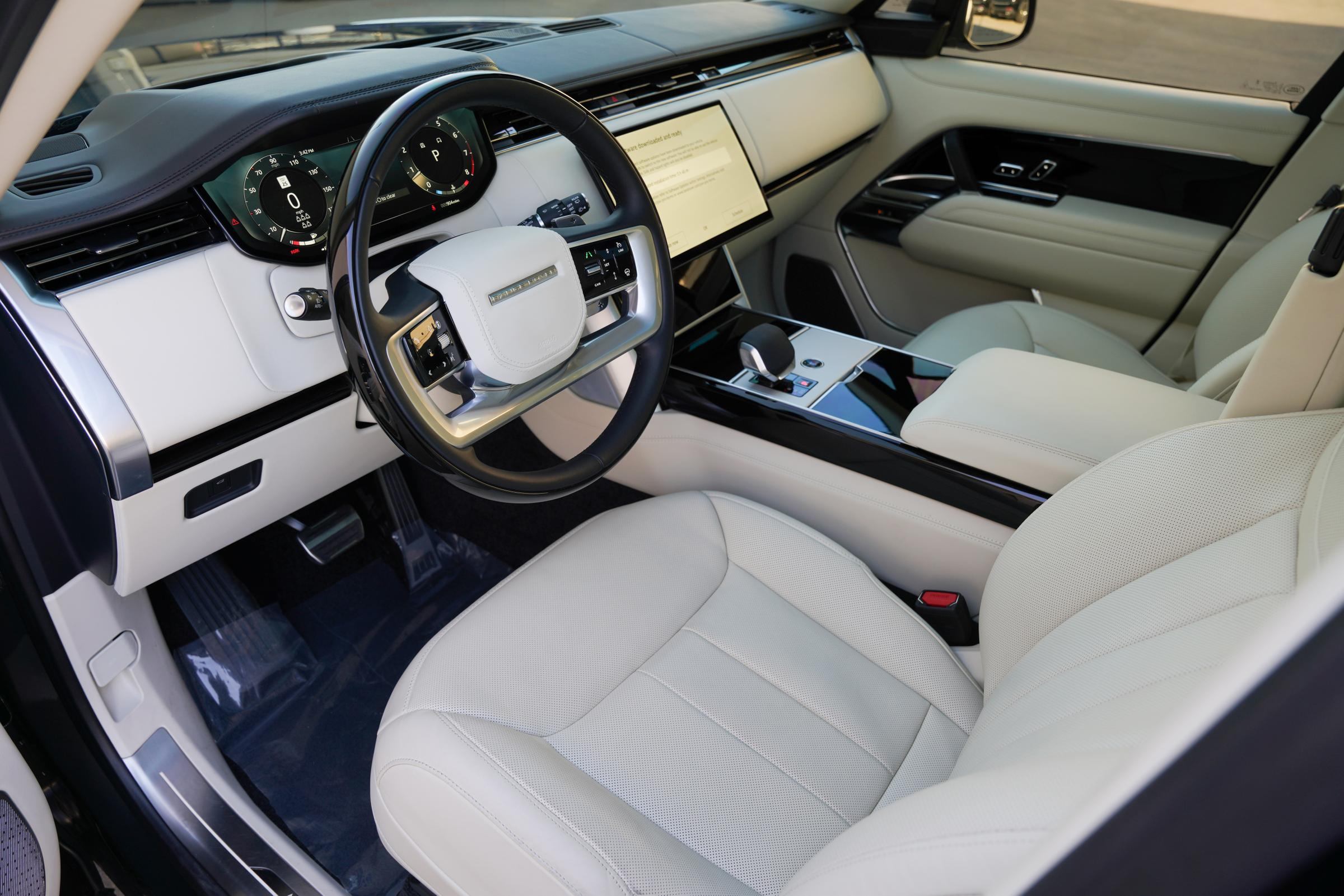 Range Rover Autobiography Luxury SUV — image 2