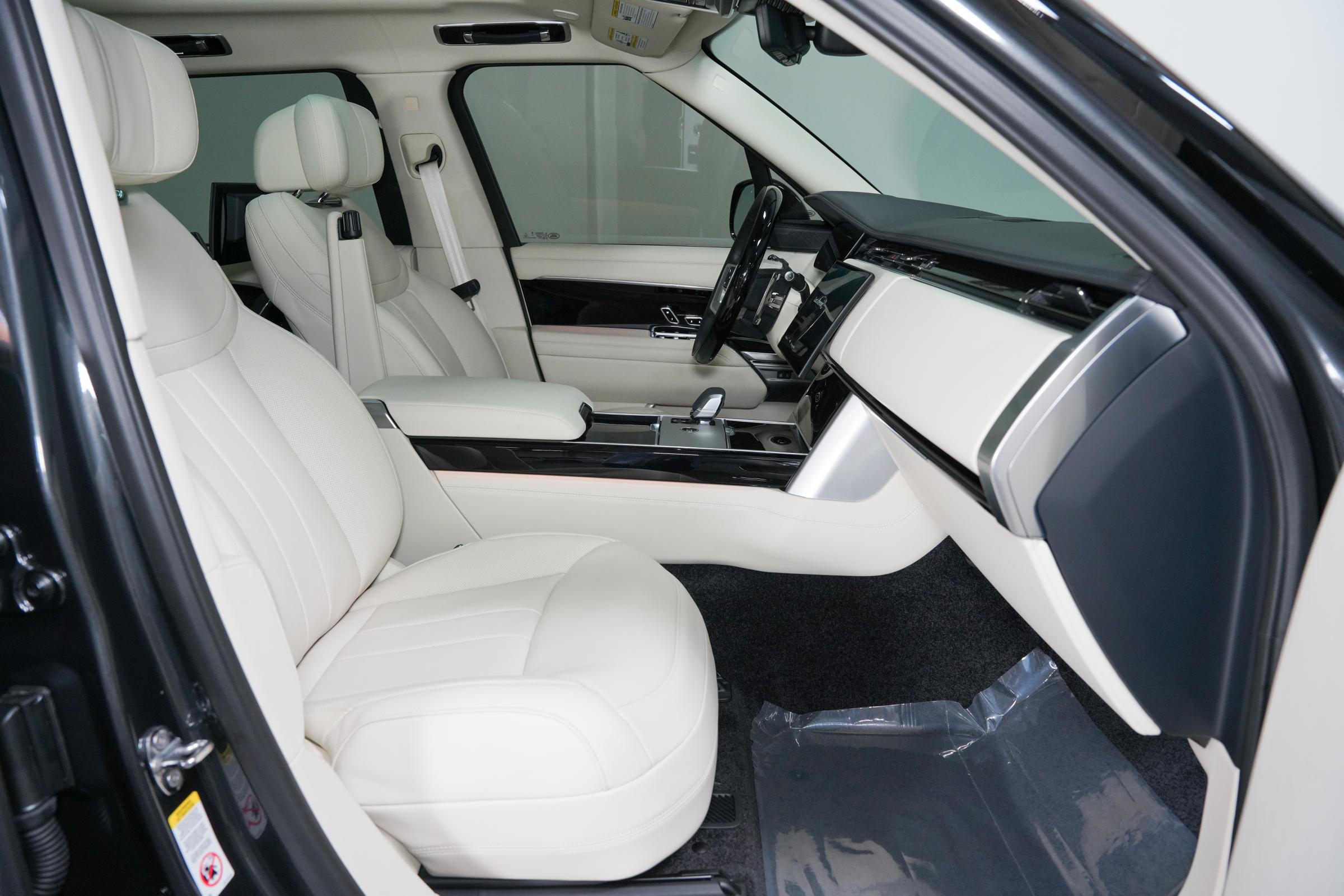 Range Rover Autobiography Luxury SUV — image 3