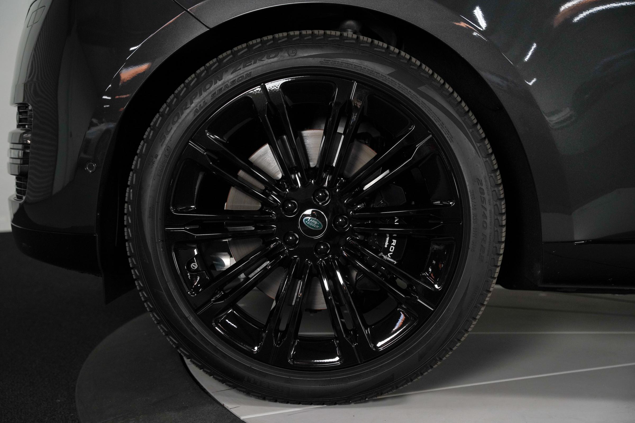 Range Rover Autobiography Luxury SUV — image 4