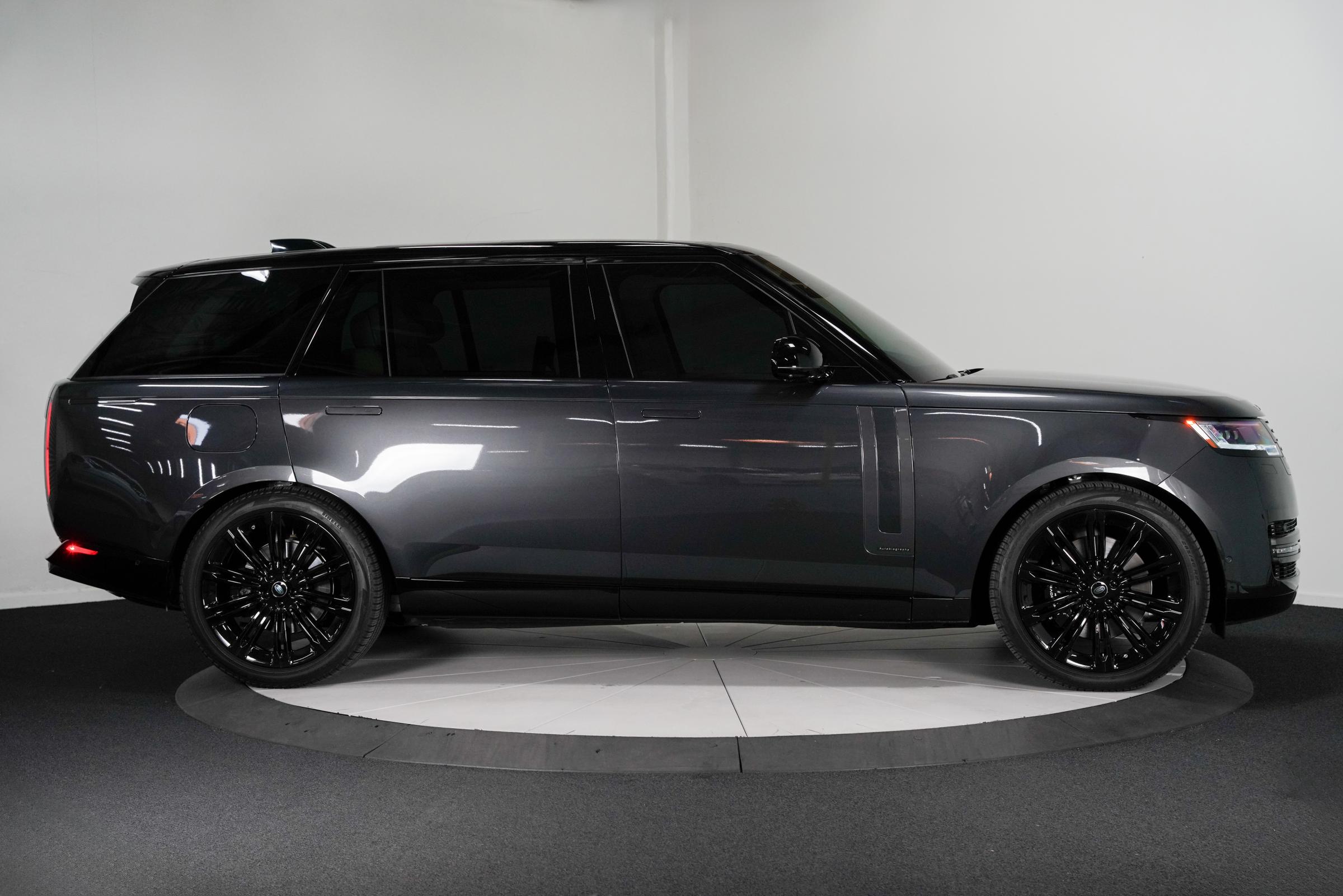 Range Rover Autobiography Luxury SUV Thumbnail 9
