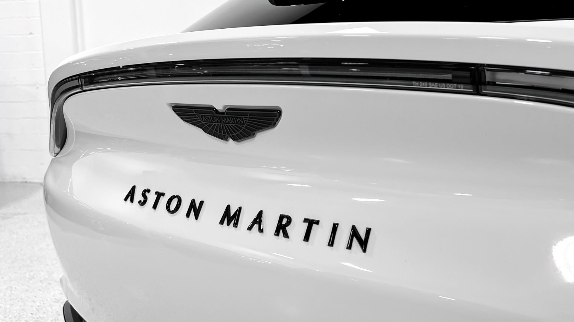 Aston Martin — image 2