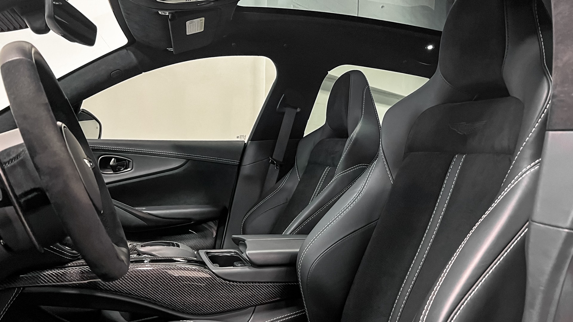 Aston Martin Vorschaubild 9