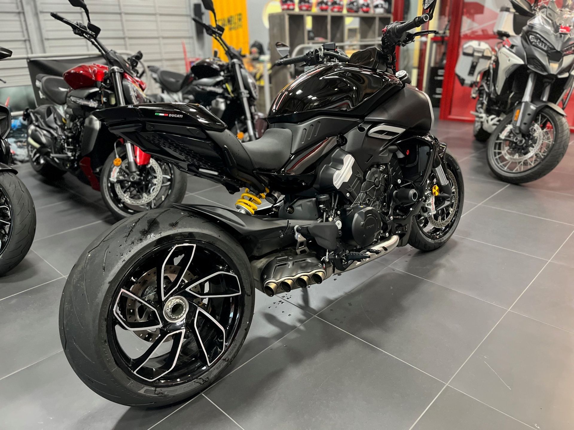 Ducati XDiavel S 2024 Luxury Power Cruiser — image 2