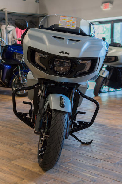 2025 Indian Challenger Dark Horse Frost Silver — image 5