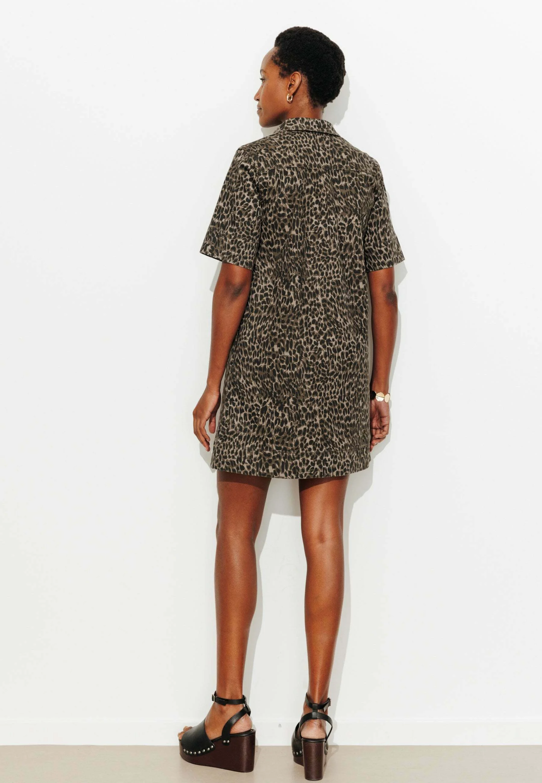 ROBE COURTE LÉOPARD - Denim dress - imprimé marron — image 2